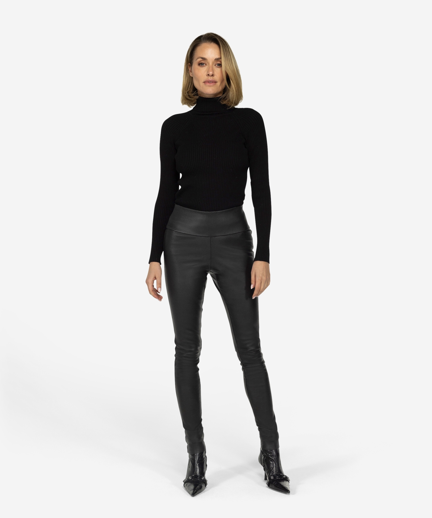 MOLLY PLAIN | Black
