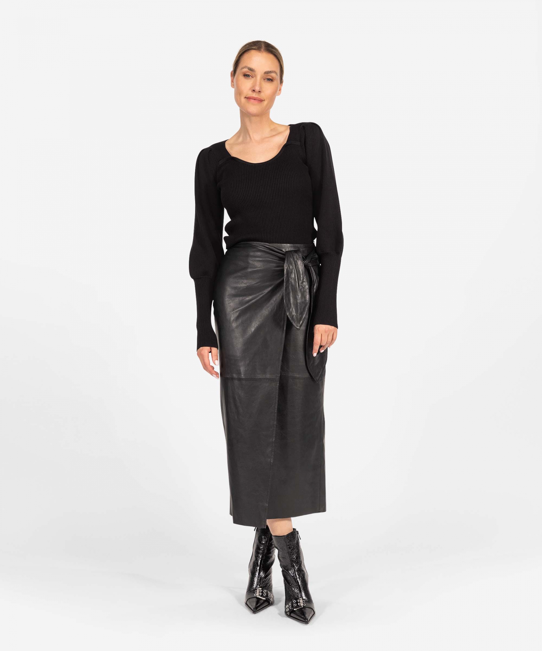 Siara | Black Siara | Black